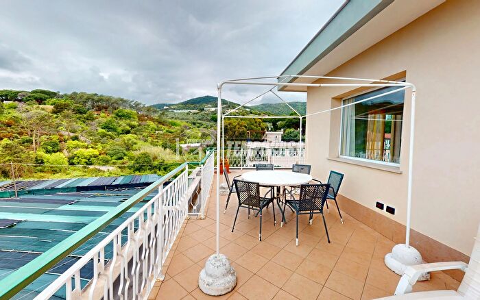 Appartamento quadrilocale in vendita in Via Milano, Pietra Ligure