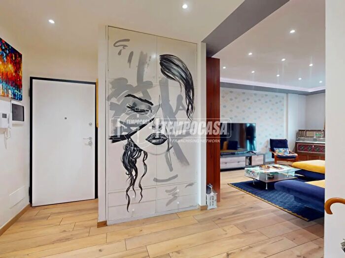 Appartamento quadrilocale in vendita in Via Sanremo, Torino