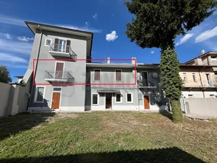 Appartamento quadrilocale in vendita in Via Milite Ignoto, Canegrate