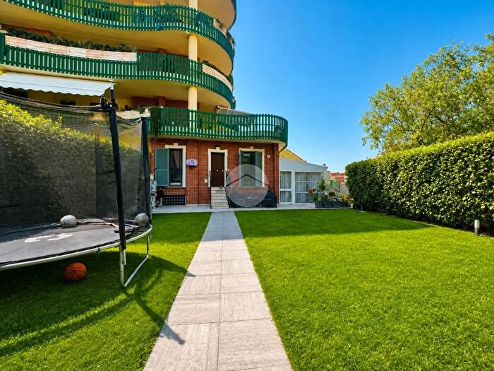 Appartamento quadrilocale in vendita in Viale Gianluigi Bonelli, Roma