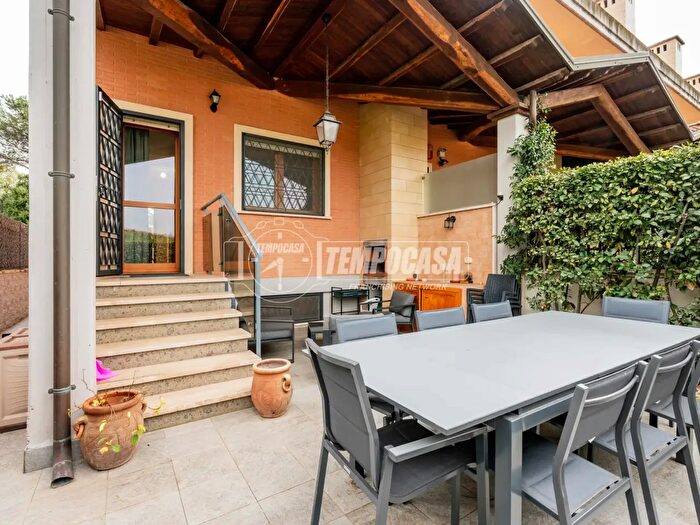 Casa con 5 locali in vendita in Via Andrea Cascella, Roma