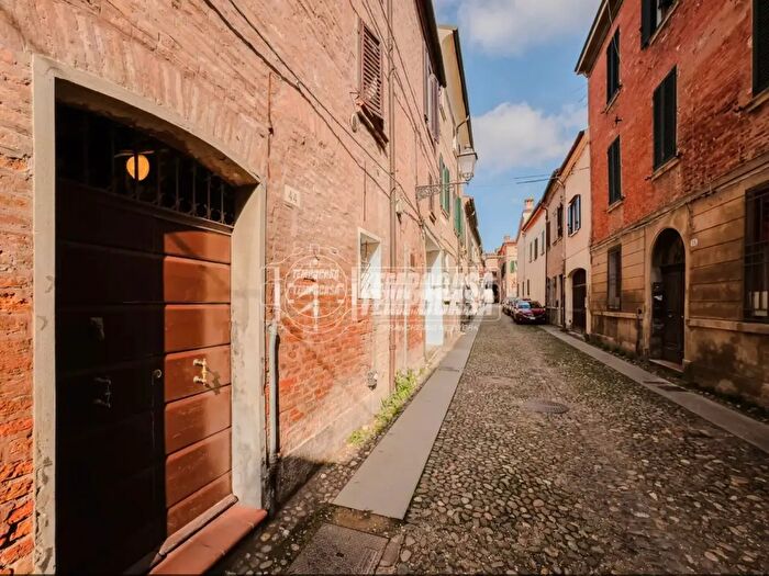 Appartamento bilocale in vendita in Via Ghisiglieri, Ferrara