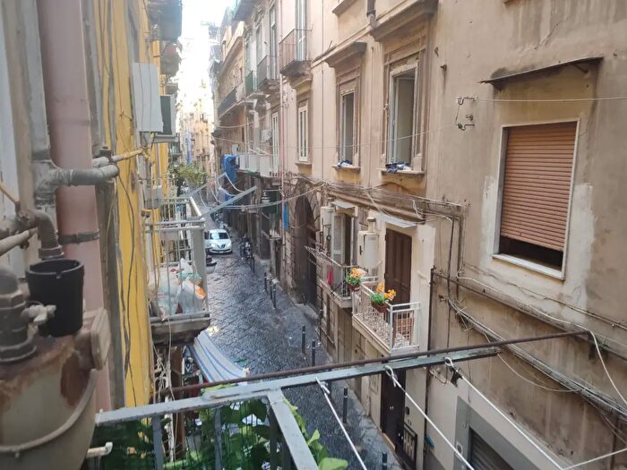 Appartamento monolocale in affitto in Via Santa Teresella, Napoli