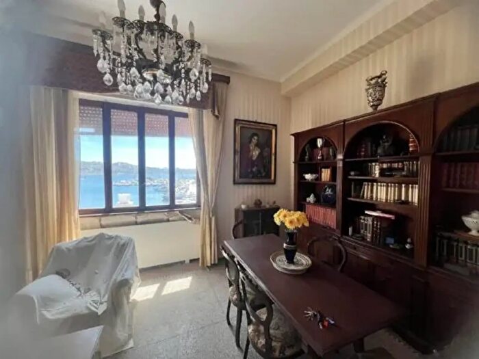 Appartamento con 6 locali in vendita in Cala Gavetta Fronte Mare, La Maddalena