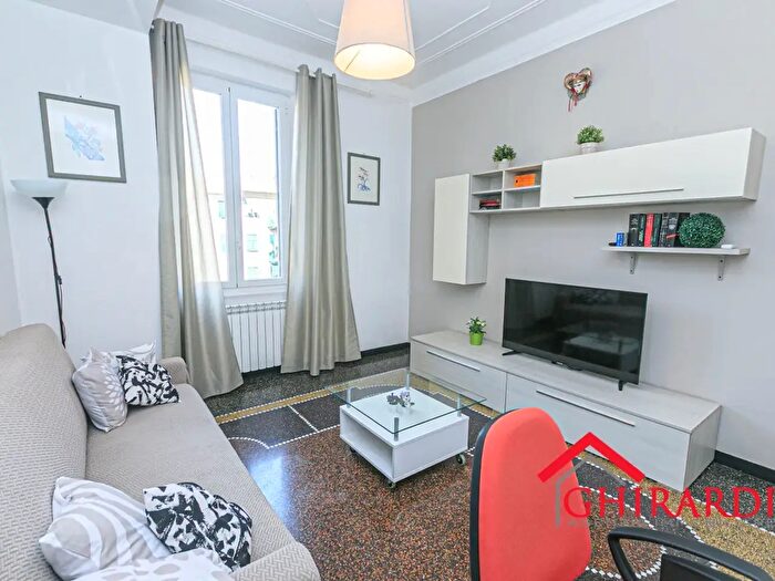 Appartamento con 6 locali in affitto in Via Sestri, Genova