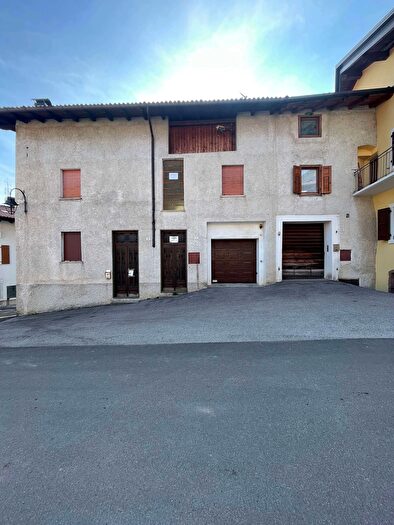 Casa con 10 locali in vendita in Mori