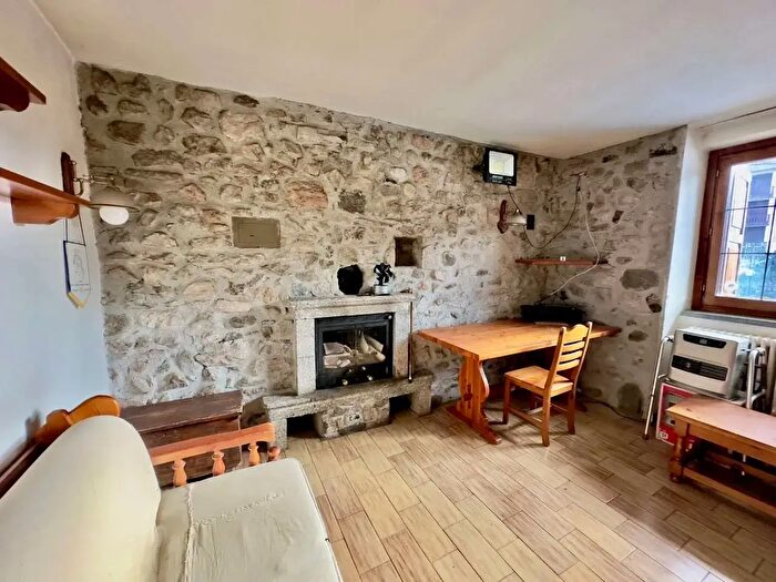 Casa con 10 locali in vendita in Via ai Monti, Barzio