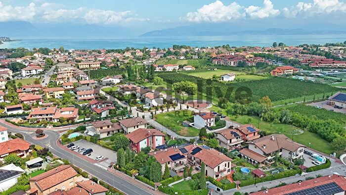 Casa con 5 locali in vendita in Via Vittorio Veneto b, Sirmione