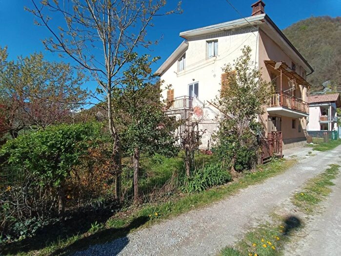 Casa quadrilocale in vendita in Via Rulfi Roccaforte Mondovi, Roccaforte Mondovi