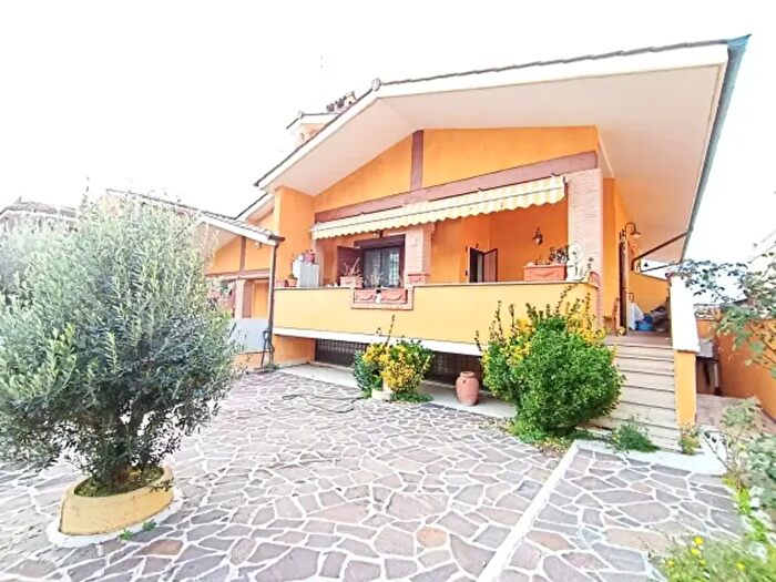 Casa con 6 locali in vendita in Via Alfredo Grandidier, Roma