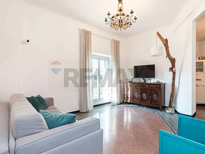 Appartamento con 7 locali in vendita in Via Redipuglia, Genova