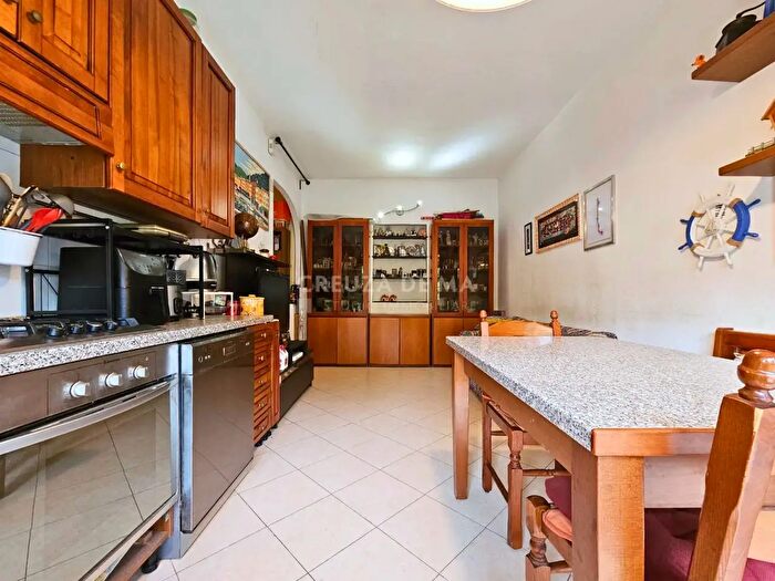 Appartamento trilocale in vendita in Via Toti, Rapallo