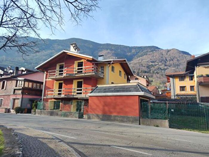 Casa con 6 locali in vendita in Edolo