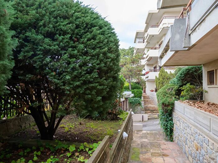 Appartamento con 10 locali in vendita in Via Enrico Bottiglieri, Salerno