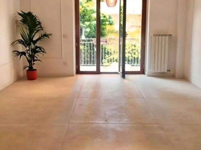 Appartamento trilocale in affitto in Via Bernardo Cavallino, Napoli