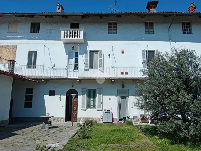 Casa con 14 locali in vendita in Via Villafranca, Vigone