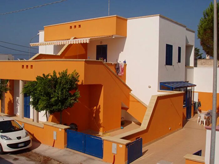 Appartamento trilocale in vendita in Via UNobile, Salve