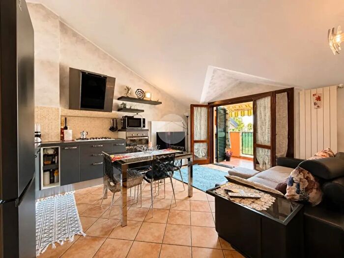 Appartamento trilocale in vendita in Via Don Angelo Venegoni, Santo Stefano Ticino