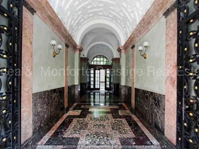 Appartamento trilocale in vendita in Corso Venezia, Milano