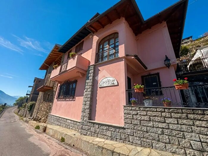 Casa con 7 locali in vendita in Frazione Santa Croce, Civo