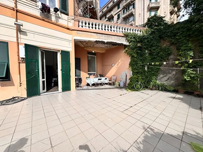Appartamento quadrilocale in affitto in Via Anton Giulio Barrili, Genova