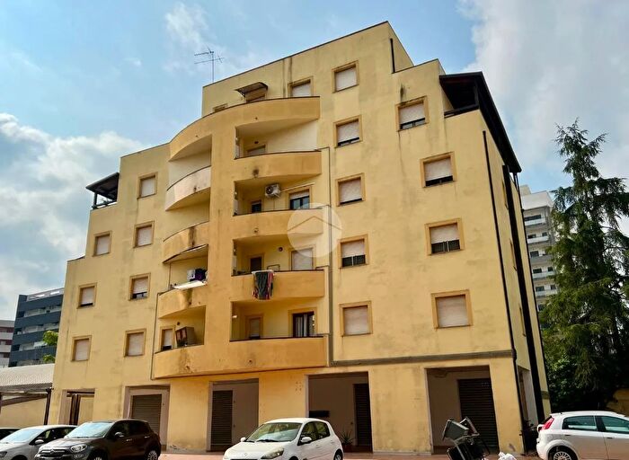 Appartamento trilocale in vendita in Via Giovan Battista Martini, Cosenza