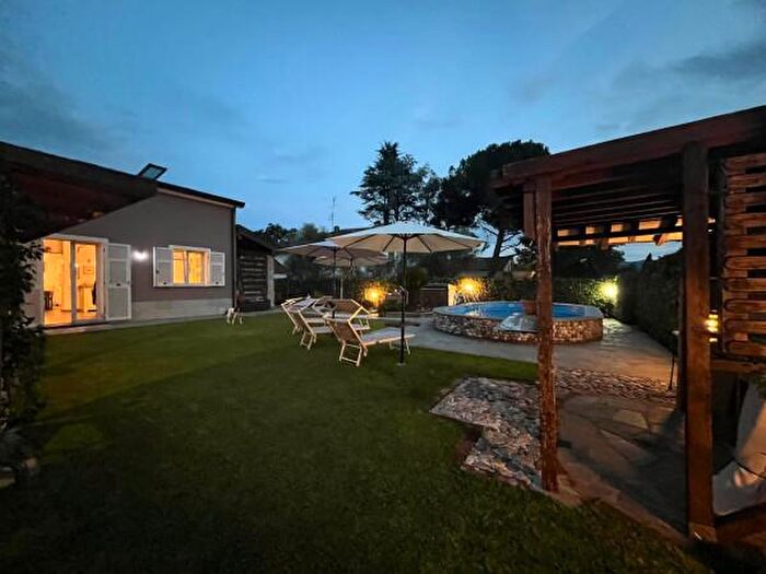 Casa con 5 locali in vendita in Sarzana