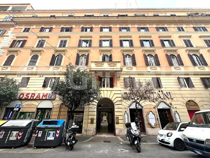 Appartamento trilocale in affitto in Via Alessandria, Roma