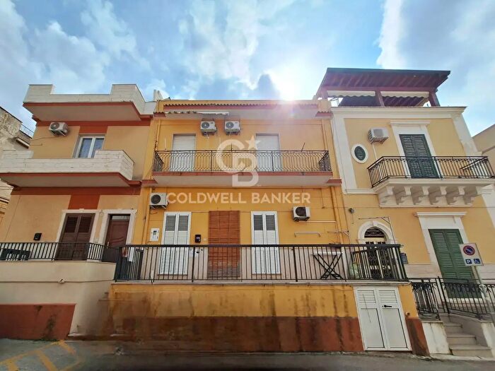 Appartamento con 5 locali in vendita in Via Vico Monti, Pozzallo