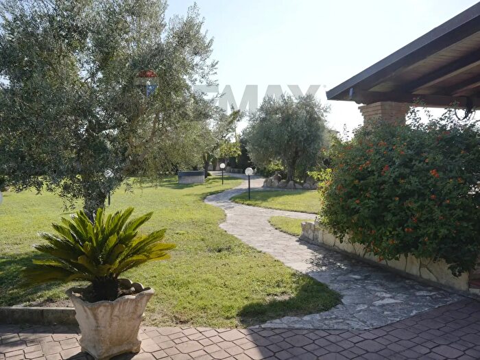 Casa con 7 locali in vendita in Fondi