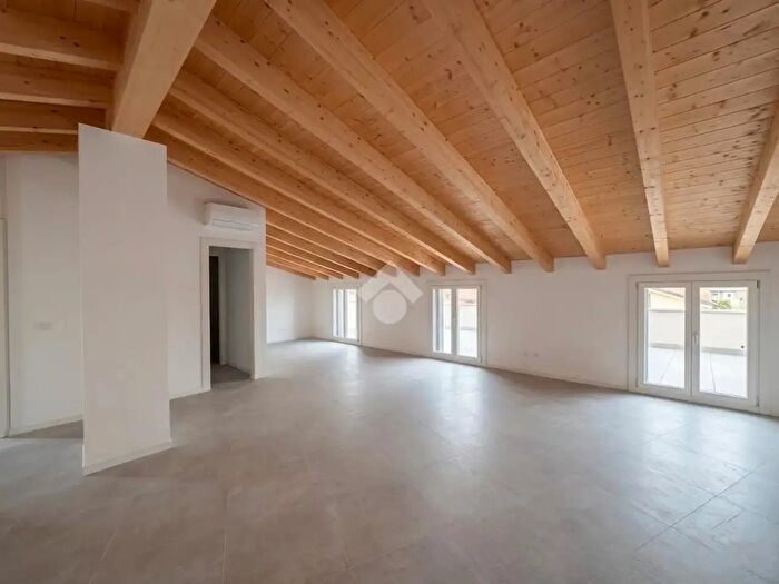 Appartamento trilocale in vendita in Via l Cadorna, Villongo