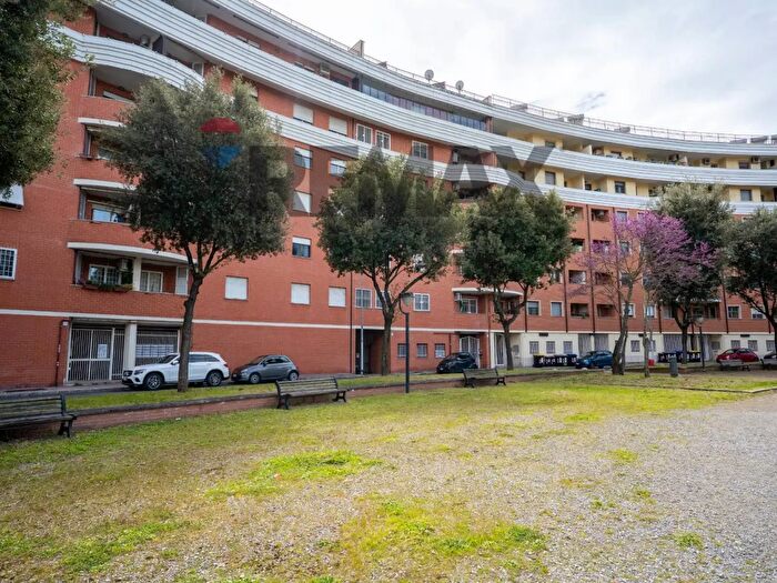 Appartamento con 5 locali in vendita in Via Nomentum, Roma