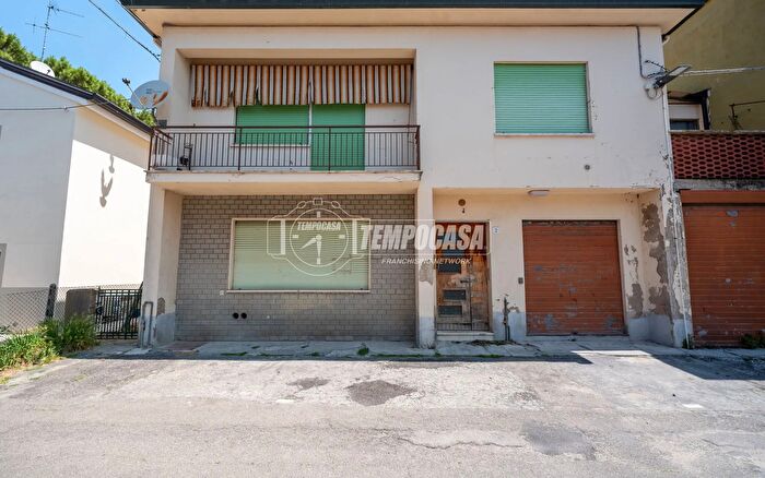 Appartamento con 5 locali in vendita in Via Ippolito Nievo, Faenza