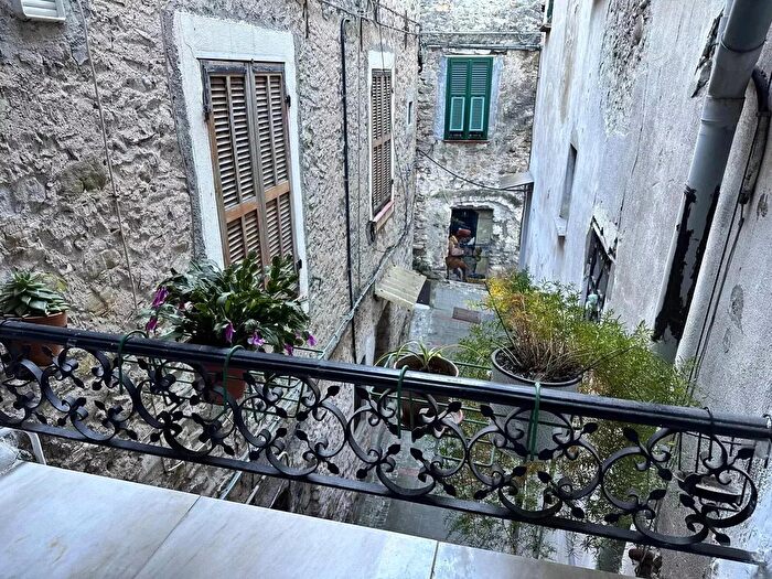 Appartamento con 5 locali in vendita in Via Giuseppe Garibaldi, Vallecrosia