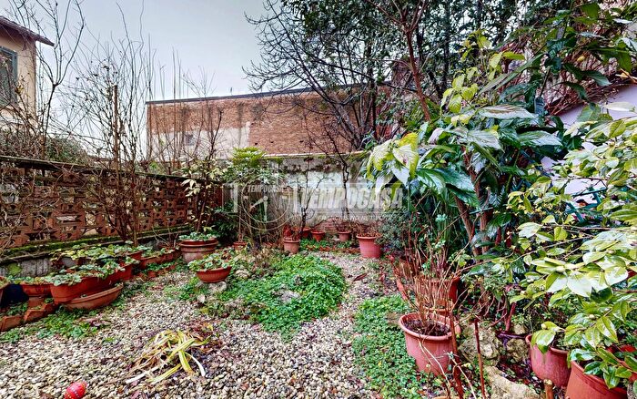 Casa quadrilocale in vendita in Via Carlo Montanari, Mantova