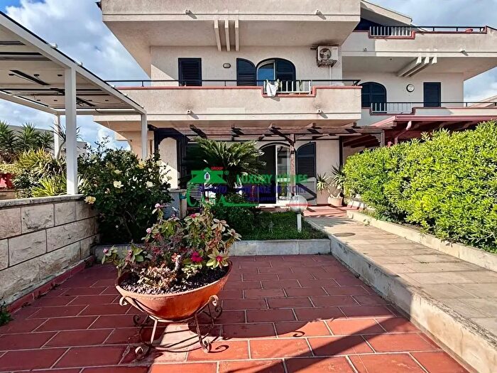 Appartamento trilocale in vendita in Via Fregene, Ragusa