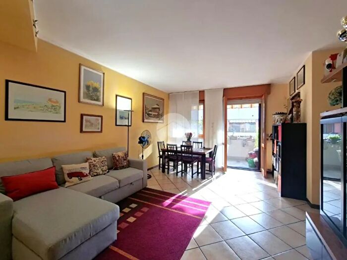 Appartamento trilocale in vendita in Via Pietro Ghidoli, Vittuone