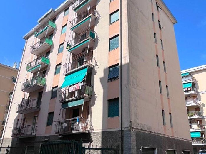 Appartamento bilocale in vendita in Via Chiaravagna, Sestri Ponente, Genova