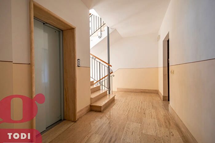 Appartamento quadrilocale in vendita in Via XXV Aprile, Todi