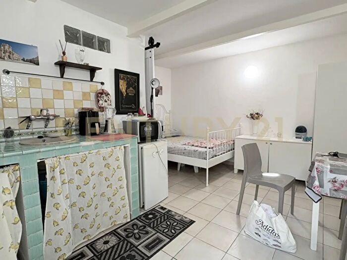Appartamento monolocale in affitto in Via Damarete, Siracusa