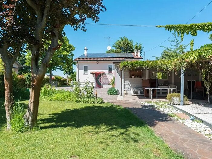 Casa con 5 locali in affitto in Cesena