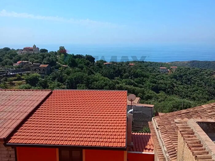 Appartamento trilocale in vendita in Camerota