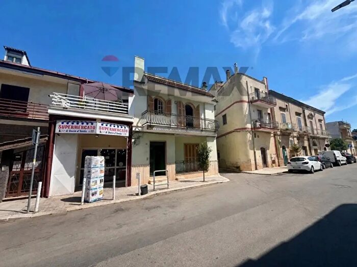 Casa con 6 locali in vendita in Via Duca d'Aosta, Sannicandro Di Bari