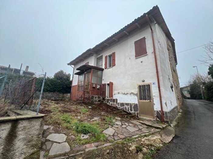 Casa con 6 locali in vendita in Via Giardini Nord, Serramazzoni