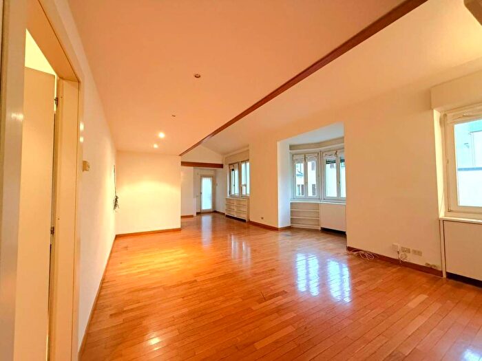 Appartamento trilocale in affitto in Via Spadari, Duomo, Milano