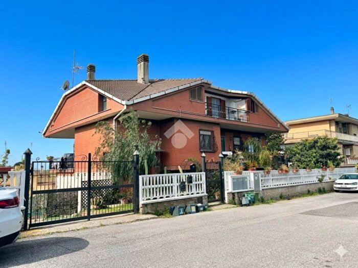 Appartamento quadrilocale in affitto in VIA DEL RAMARRO, Divino Amore, Roma