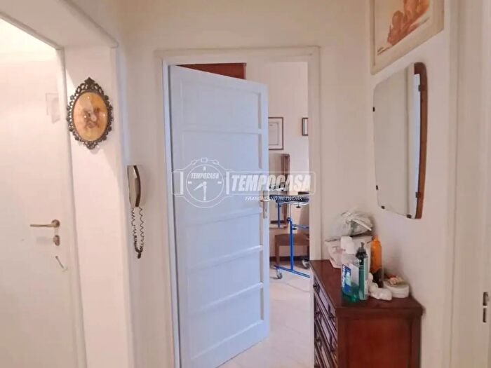 Appartamento trilocale in vendita in Strada Tre Case, Modena