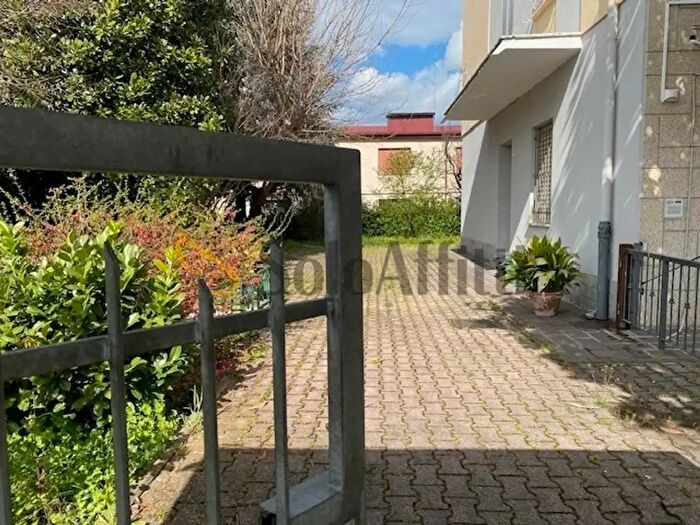 Appartamento con 8 locali in affitto in Via Emilia Est, Modena