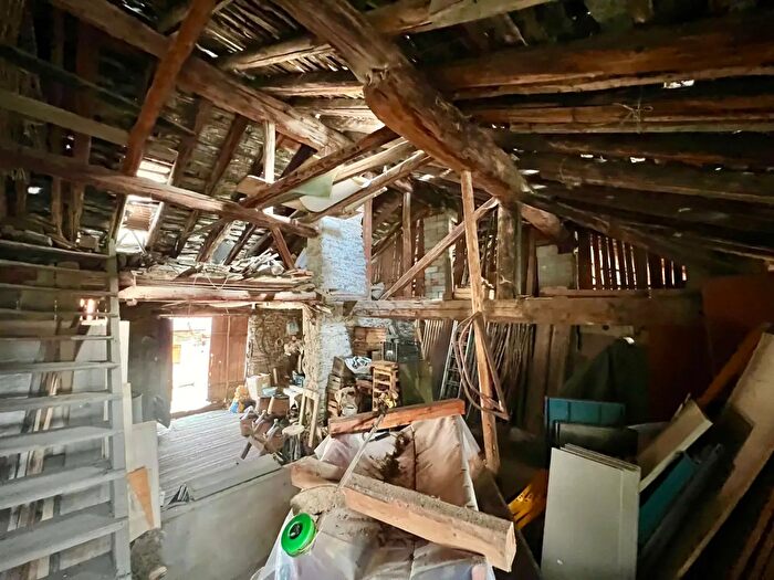 Casa con 10 locali in vendita in Frazione Ozein Snc, Aymavilles