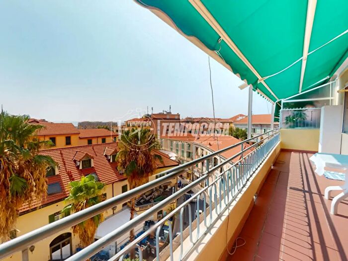 Appartamento trilocale in vendita in Via San Francesco, Sanremo